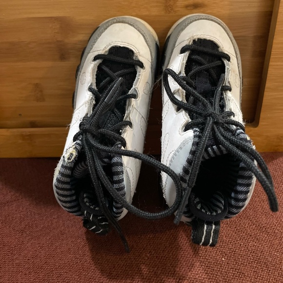 Nike Jordan 9 Retro “Baron” Toddler size 7 - Picture 6 of 9